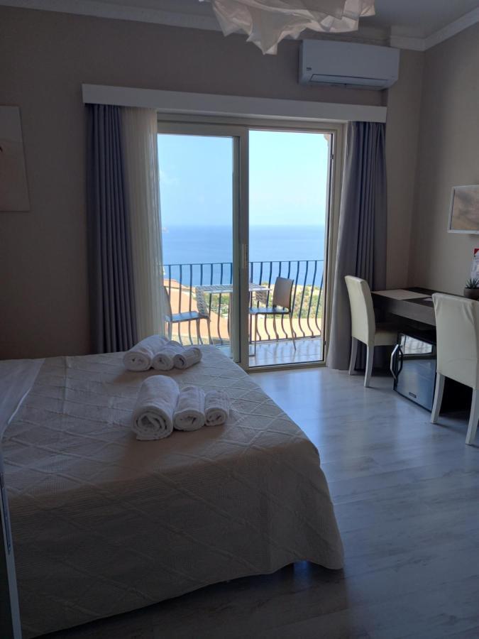 Athena Charming Rooms ตาออร์มินา ภายนอก รูปภาพ