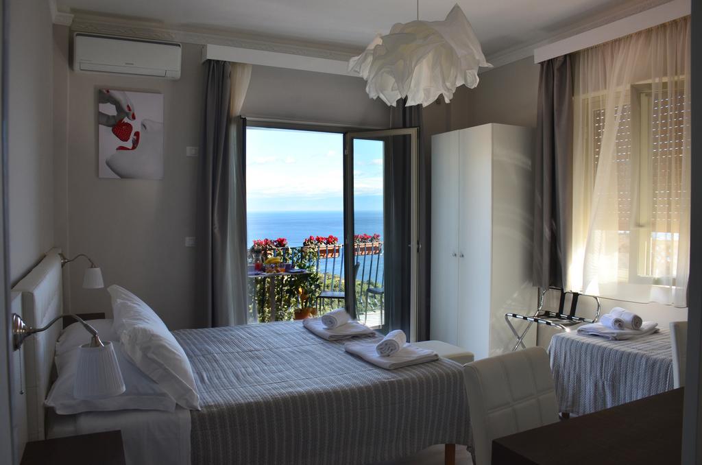 Athena Charming Rooms ตาออร์มินา ภายนอก รูปภาพ