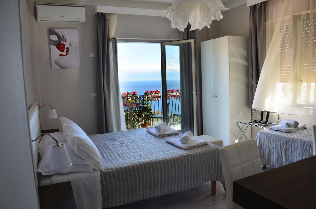 Athena Charming Rooms ตาออร์มินา ภายนอก รูปภาพ