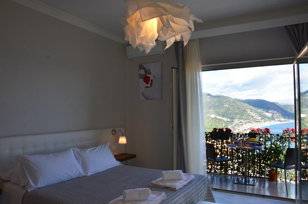 Athena Charming Rooms ตาออร์มินา ภายนอก รูปภาพ