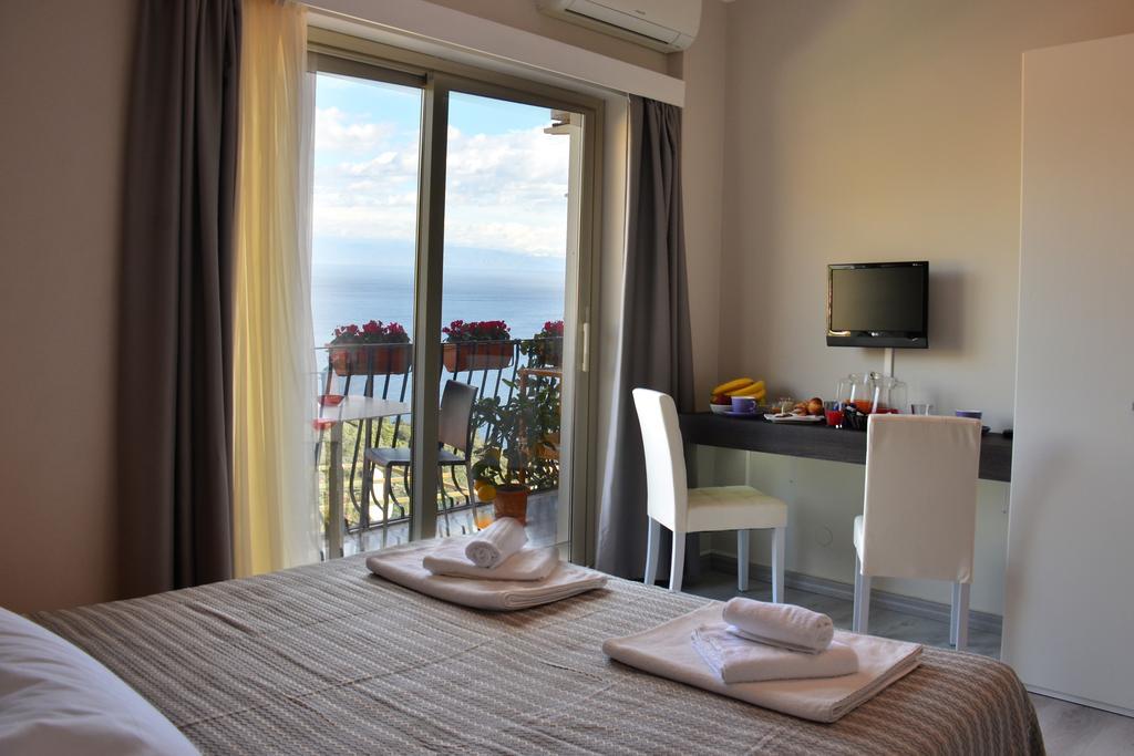 Athena Charming Rooms ตาออร์มินา ภายนอก รูปภาพ