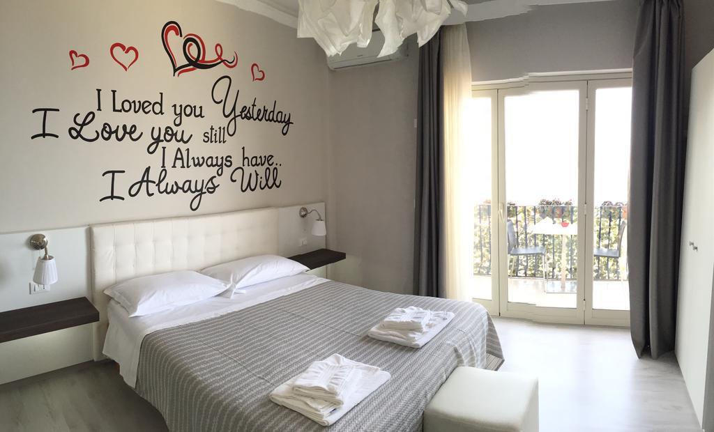 Athena Charming Rooms ตาออร์มินา ภายนอก รูปภาพ